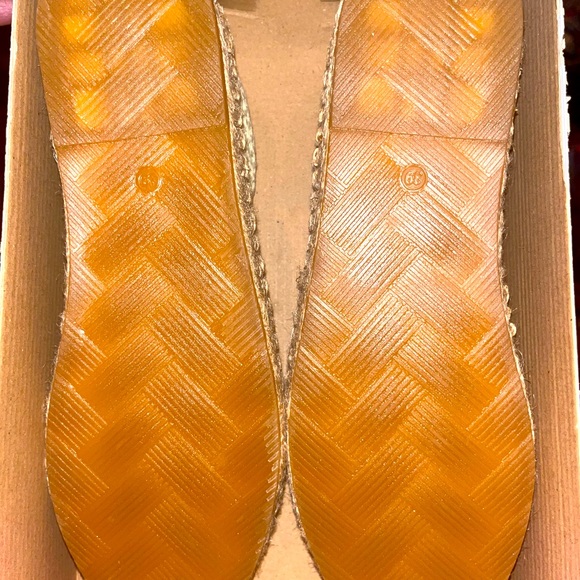 Slip on shoe - Picture 4 of 6